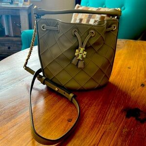 Small Tory Burch crossbody - sage green